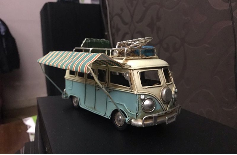 Home Decoration Classic Metal Bus Model Ornaments Antique Bus Figurines Metal Crafts Photography Props Kids Toys Birthday Gifts