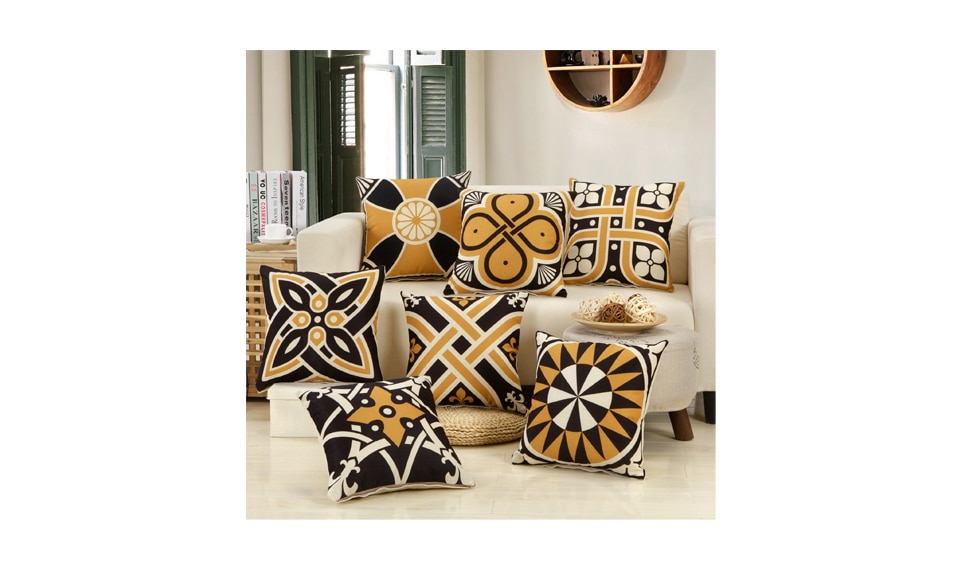 Black Glod Totems Cushion Covers Symmetrical Geometric Pattern Pillow Covers 45*45cm Retro style Decorative Pillowcase