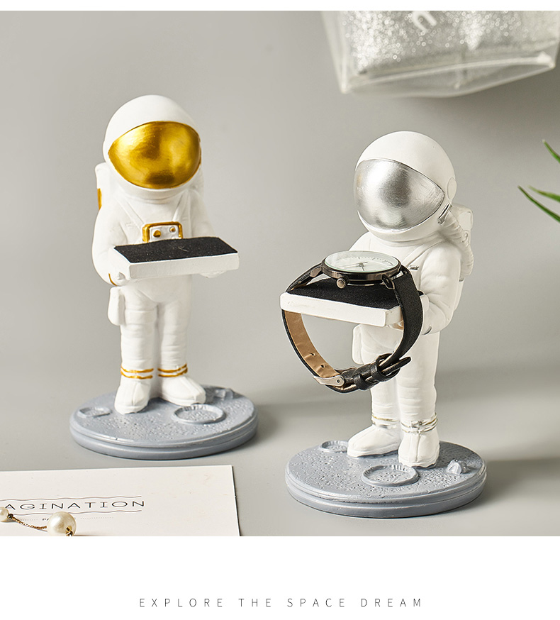 Astronaut Functional Ornaments Resin Portrait Statue Desk Decor Golden Watch Stand Statuette Home Decoration Accessories Modern