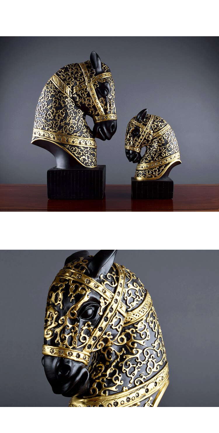 Nordic Vintage Home Decor War Horse Golden Texture Helmet Resin Figure Statue Black Horse Head Adornment Desk Decoration