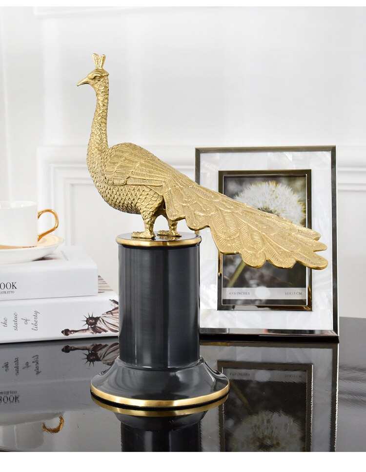 Creative Home Decorative Figurines Ornaments Modern King Of A Hundred Birds Copper Peacock Statue Decoration Wedding Craft