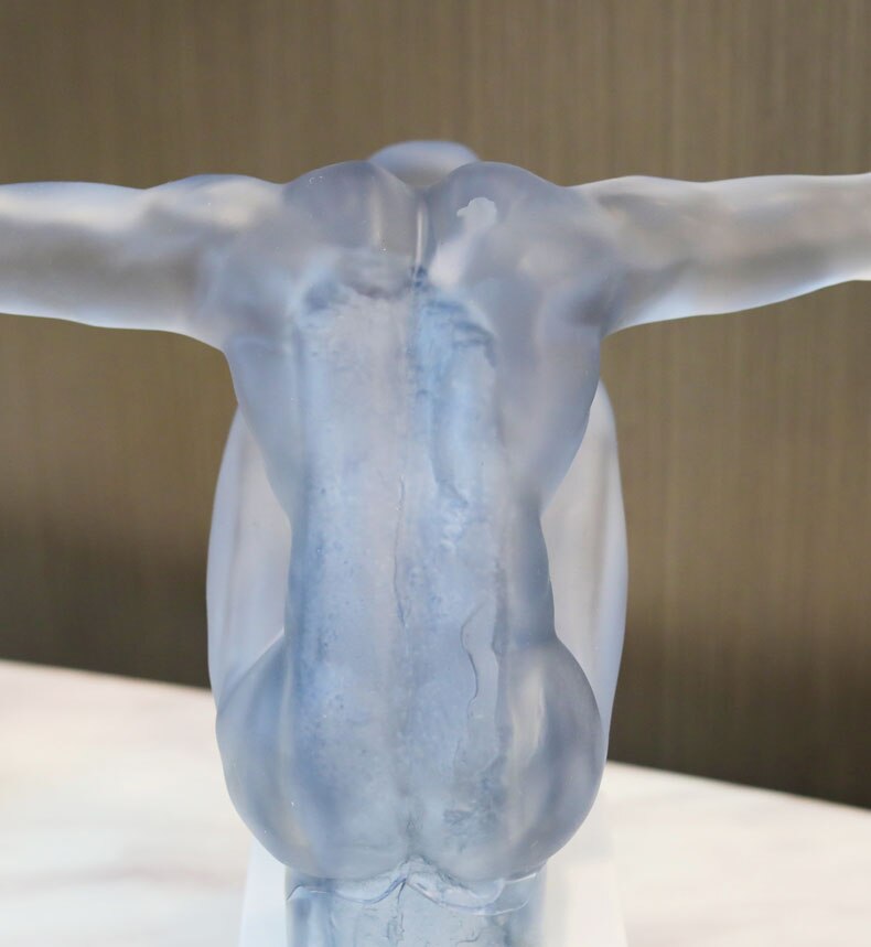 65cm Big Size Stretched Arms Blue Transparent Resin Man Statue Home Decor Accessories Sculpture Living Room Ornament Office Gift