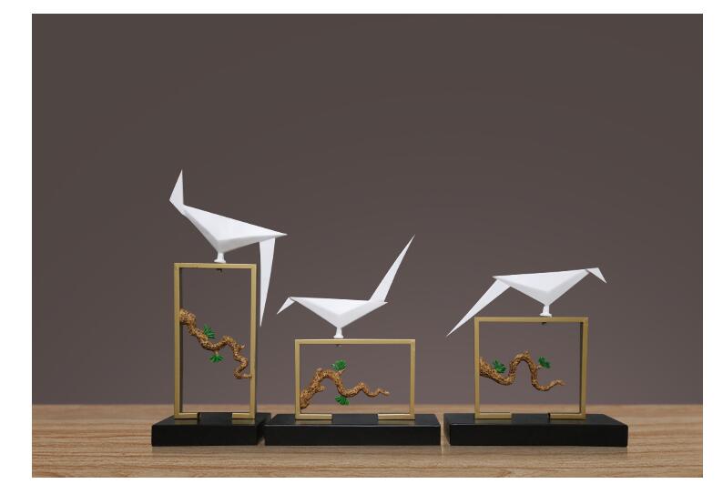 Chinese Resin Geometric Bird Iron Stand Ornaments Home Livingroom TV Cabinet Figurines Decoration Hotel Office Desktop Crafts