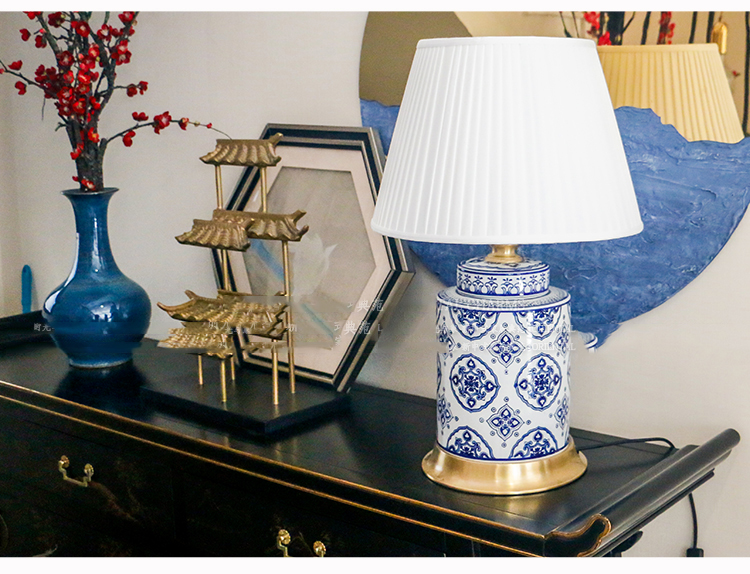 Chinese Brass Blue And White Ceramic Table Lamp European Classical Light Luxury Home Living Room Bedroom Hotel Decorative Lamps