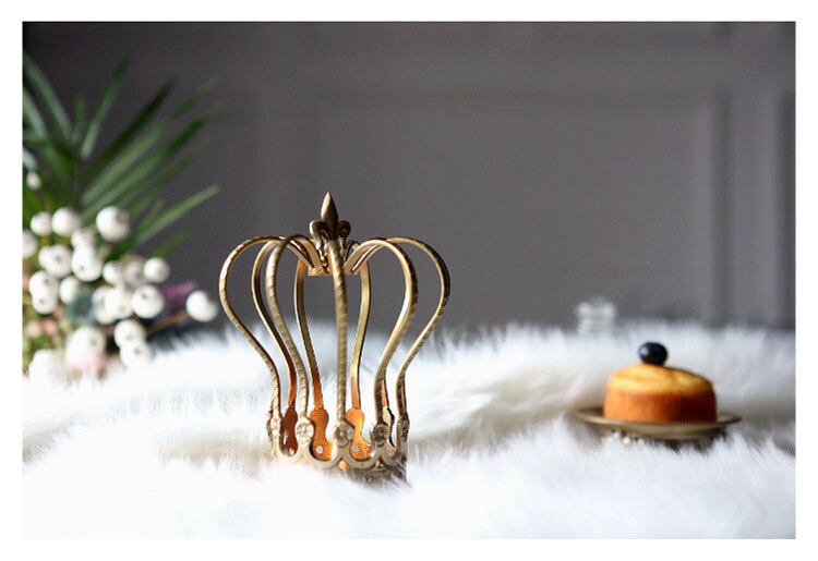 Retro Palace Gold Crown Onament Candlestick Brass Aromatherapy Candlestick Luxury Home Living Room Desktop Decor Accessories