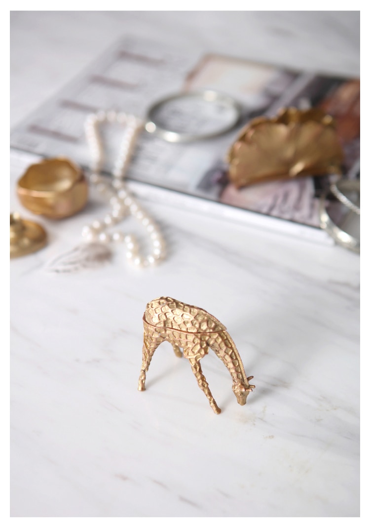Modern Gold Giraffe Figurines Desktop Decorations Nordic Bedroom Living Room Small Ornaments Ring Earrings Necklace Jewelry Box