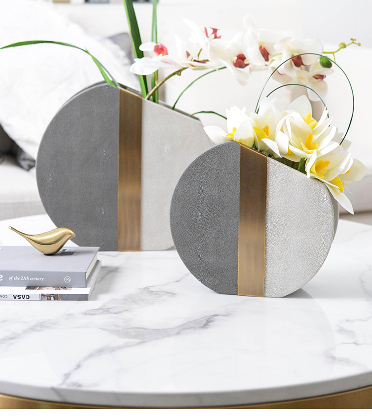 Perfect Combination Of Metal And Gray Leather Vase Modern Living Room Desktop Gold Semicircle Flower Vase Dried Flower Container