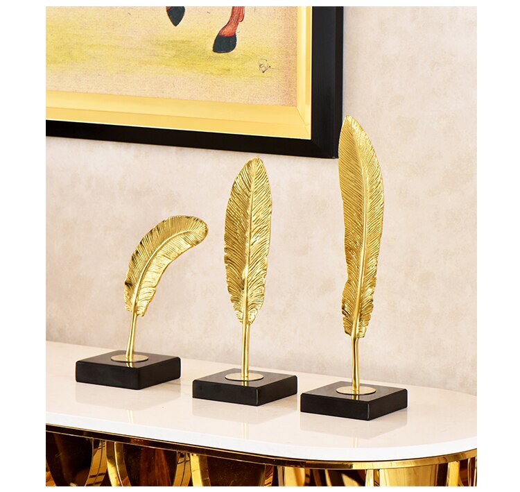 Simple Golden Metal Statue Figurines Sculpture Modern Black Marble Home Wedding Decoration Anniversary Gifts Crafts