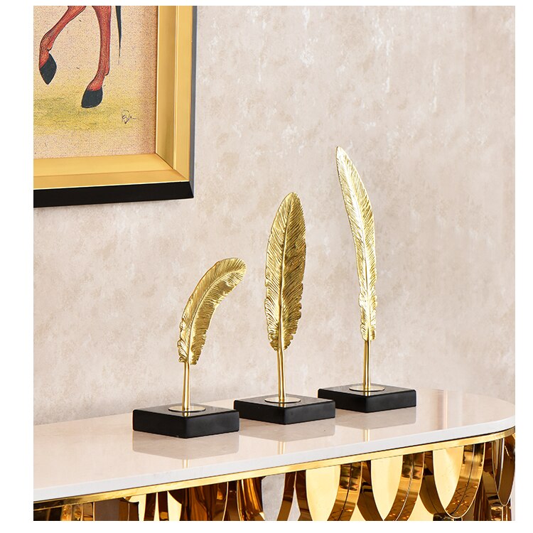 Simple Golden Metal Statue Figurines Sculpture Modern Black Marble Home Wedding Decoration Anniversary Gifts Crafts