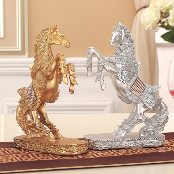 تمثال الحصان الاوروبي المذهب بالمجوهرات ديكور و اكسسوارات