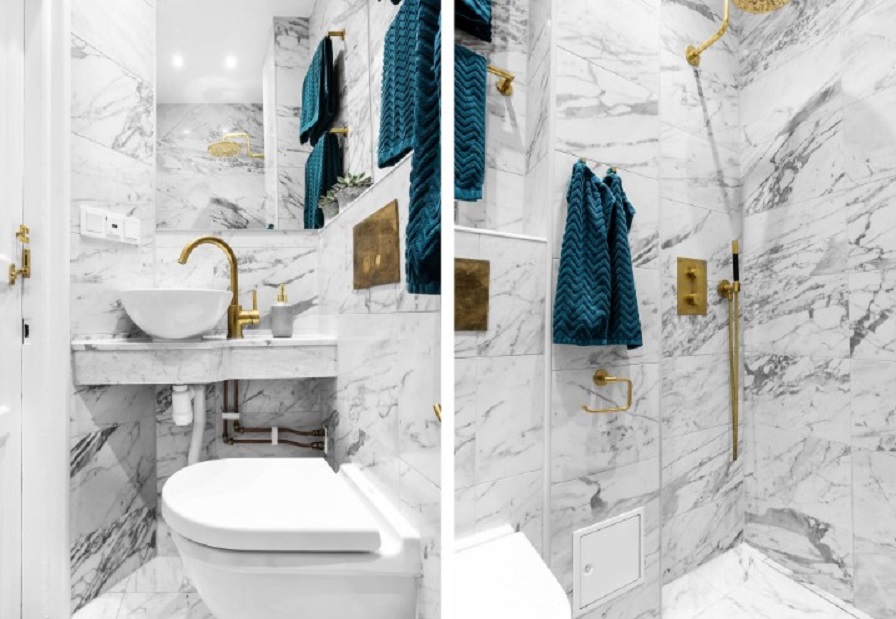 حمام داخلي اسكندنافي مع صنابير ذهبية مثال