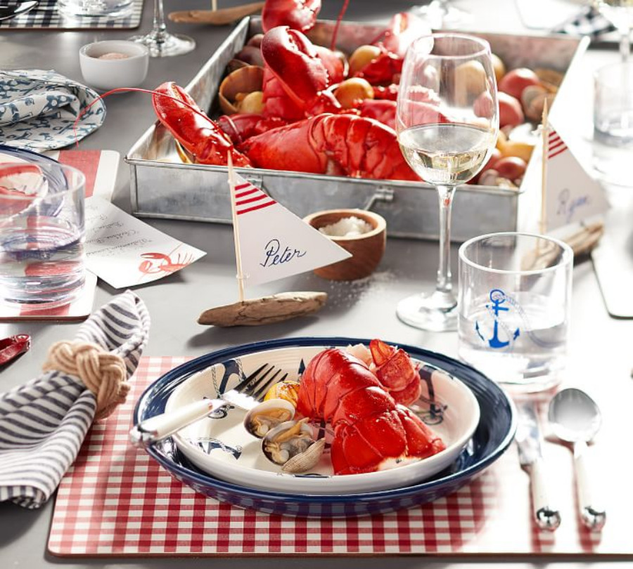 تقديم المأكولات البحرية على طاولة الأعياد