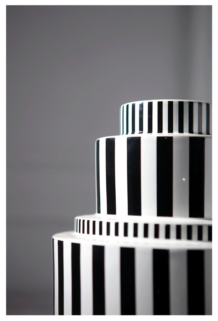 Nordic Abstract Black And White Vertical Pattern Creative Ceramic Vase Post Modern Geometric Shape Designer Porcelain Flower