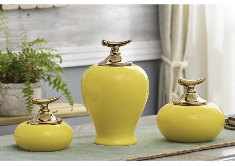 luxurious Yellow ceramic Creative storage jar home decor crafts room decoration porcelain figurine vintage Decorative cans gifts