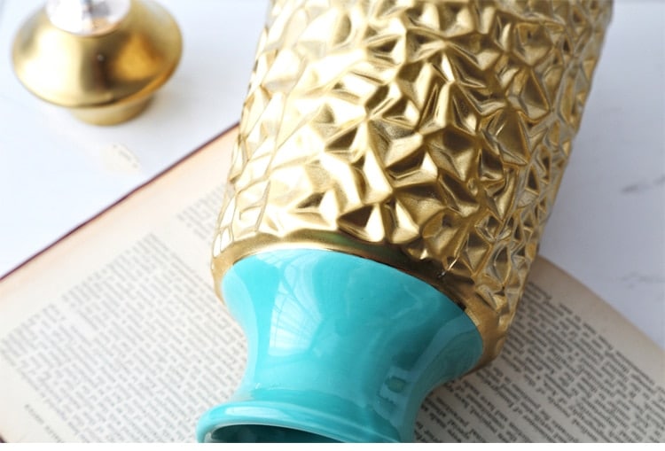 European Ceramic Crystal Cover Wrinkled Gold Vase Ornaments Gold Plated Decorative Jars For Home Living Room Desk Porcelaim Vase