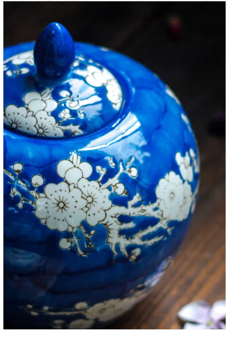 Ceramic Plum blossom Pattern Vase Antique Blue And White Porcelain Floral Arrangement Vintage Home Decor Crafts Storage Jar