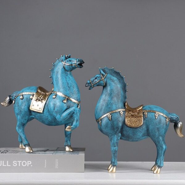 تحفة تمثال الحصان العربي الأزرق المزركش