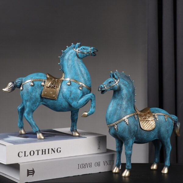 تحفة تمثال الحصان العربي الأزرق المزركش